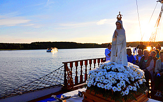 Statki z misjonarzami na największych mazurskich jeziorach. Turystów pobłogosławi biskup diecezji ełckiej